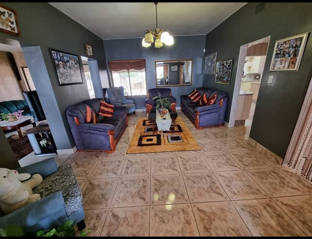 6 BEDROOM HOUSE FOR SALE IN LINMEYER